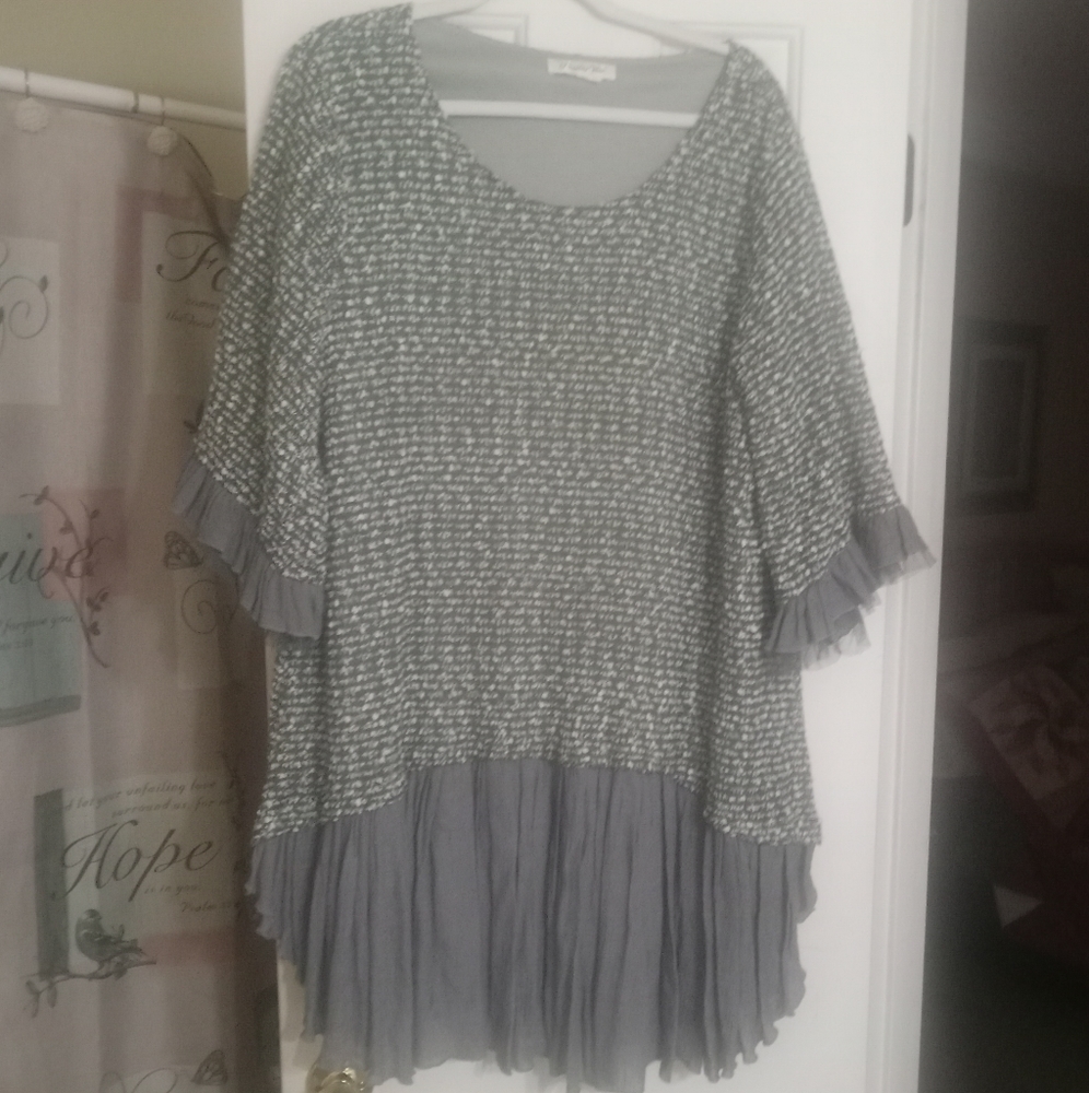 2X Gray Paisley Vine Boutique Top